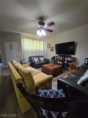 9014 Partridge Hill Street Living Room
