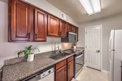 2451 North Rainbow Boulevard 2007, Las Vegas