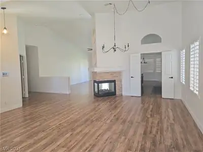 2246 Alanhurst Drive Living Room