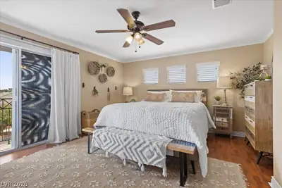 10528 India Hawthorn Avenue Bedroom