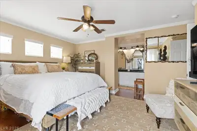 10528 India Hawthorn Avenue Primary Bedroom