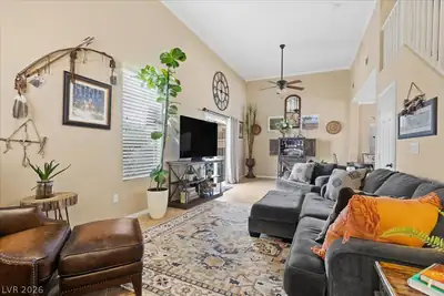 10528 India Hawthorn Avenue Living Room