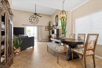 10528 India Hawthorn Avenue Dining Area