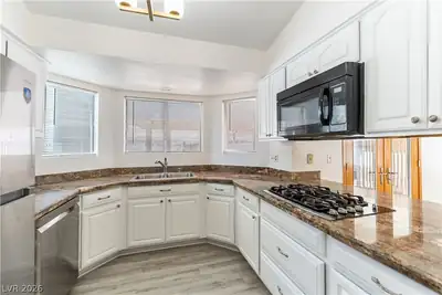 826 Anchor Drive Kitchen