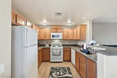 6868 Sky Pointe Drive 1073 Kitchen