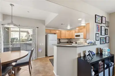 6868 Sky Pointe Drive 1073 Kitchen