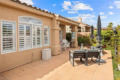 9616 Emeraude Avenue Patio