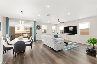 1424 Nocturnal Flight Street Living Room