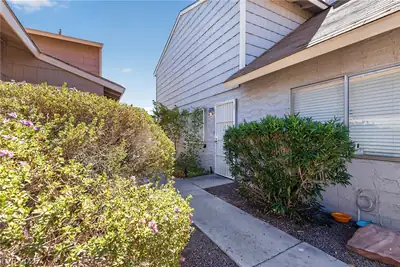 5125 Golden Lane A Entry