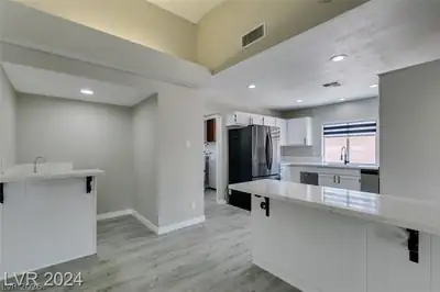 5532 Ramillete Road Kitchen