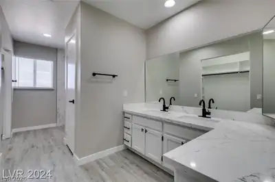 5532 Ramillete Road Primary Bathroom