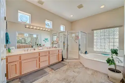 10312 Willamette Place Primary Bathroom