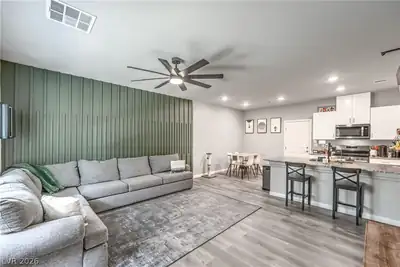 7313 Sunray Point Street Living Room