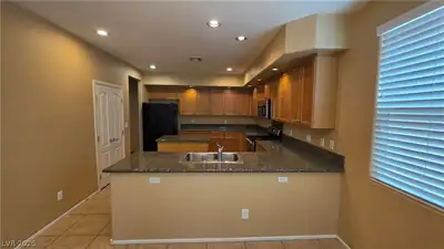 6877 Quiet Peeps Place Kitchen
