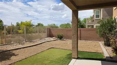 6877 Quiet Peeps Place Yard