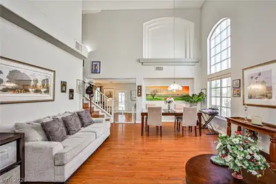 672 Kentons Run Avenue Living Room