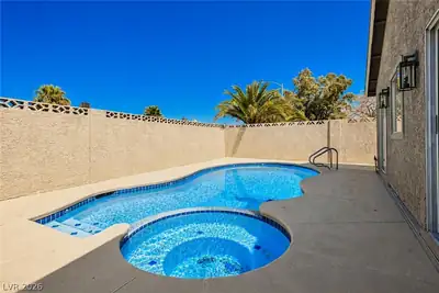 5065 Celebrity Circle Pool