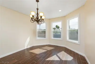 7295 North Torrey Pines Drive Dining Area