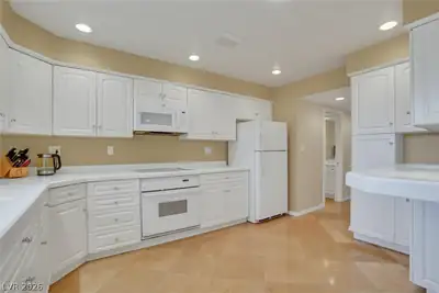 548 Tam O Shanter Kitchen