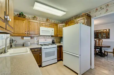 661 Burton Street Kitchen