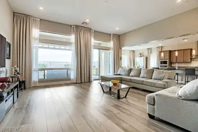52 Thorn Creek Street Living Room