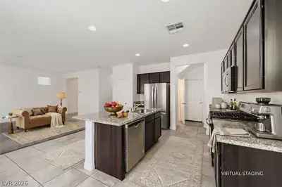 10533 Grey Adler Street Kitchen