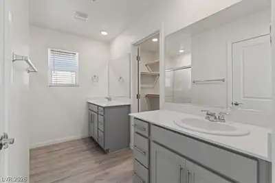 5702 Sunset Sedona Street, North Las Vegas, NV 89081 Primary Bathroom