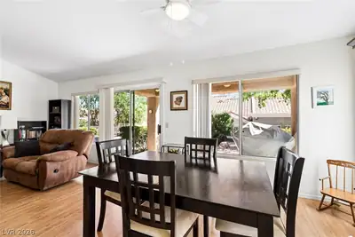 2400 Sunup Drive Dining Area