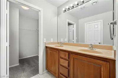 5883 Glory Canyon Way Primary Bathroom
