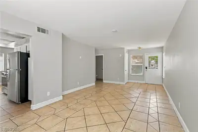3836 Kellogg Avenue Living Room