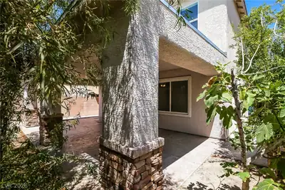 2617 Los Palos Street Patio