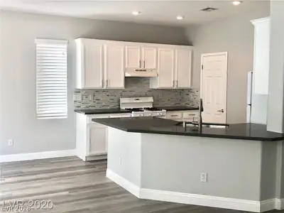 9769 Wailings Avenue Kitchen