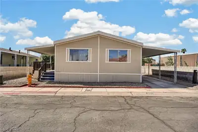 5525 Tres Piedras Road Front of Structure