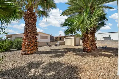 5525 Tres Piedras Road Yard