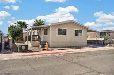 5525 Tres Piedras Road Front of Structure