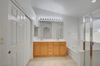 1735 Night Shadow Avenue Primary Bathroom