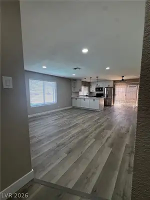 336 VIEWMONT Drive Living Room