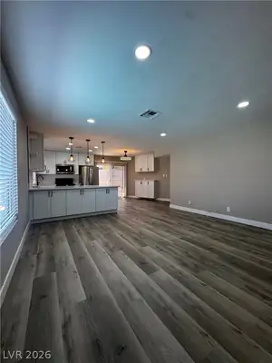 336 VIEWMONT Drive Living Room