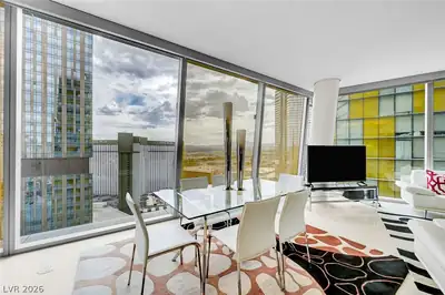 3722 Las Vegas Boulevard 2412 Dining Area