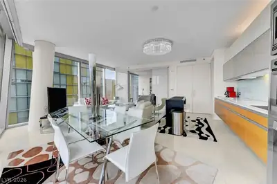 3722 Las Vegas Boulevard 2412 Dining Area