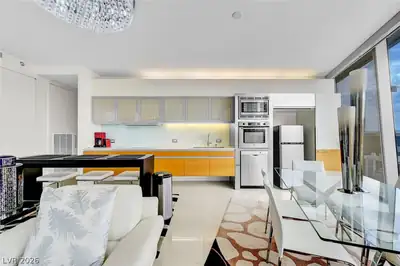 3722 Las Vegas Boulevard 2412 Kitchen