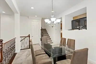2 Corte Belleza 0 Dining Area