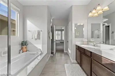2458 Poetica Place Primary Bathroom