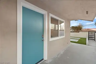 615 South 10th Street C Entry