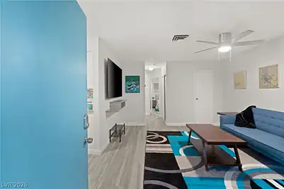 615 South 10th Street C Entrance Foyer