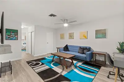 615 South 10th Street C Living Room