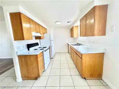 1827 East CALVADA 1 Kitchen