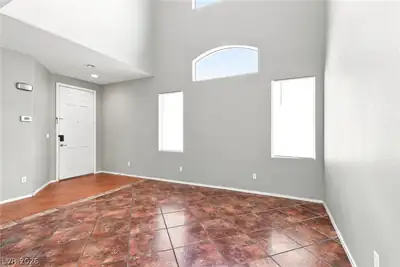 3514 Gloucester Gate Street Entrance Foyer