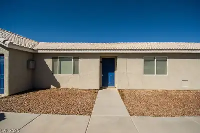 2021 South Dandelion Street 4 Entry