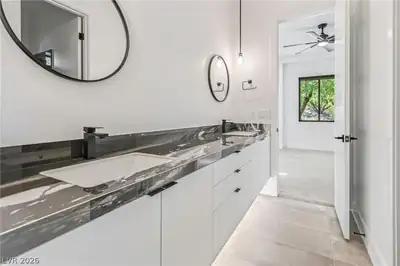 10 Camino La Venta Court Primary Bathroom